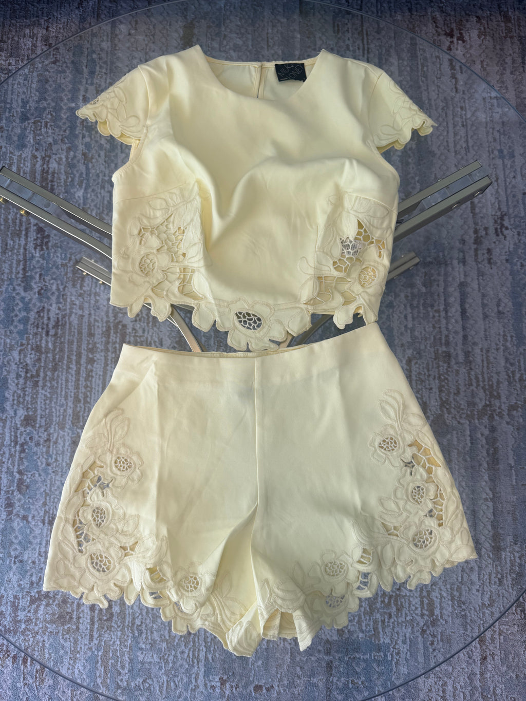 Butter yellow set
