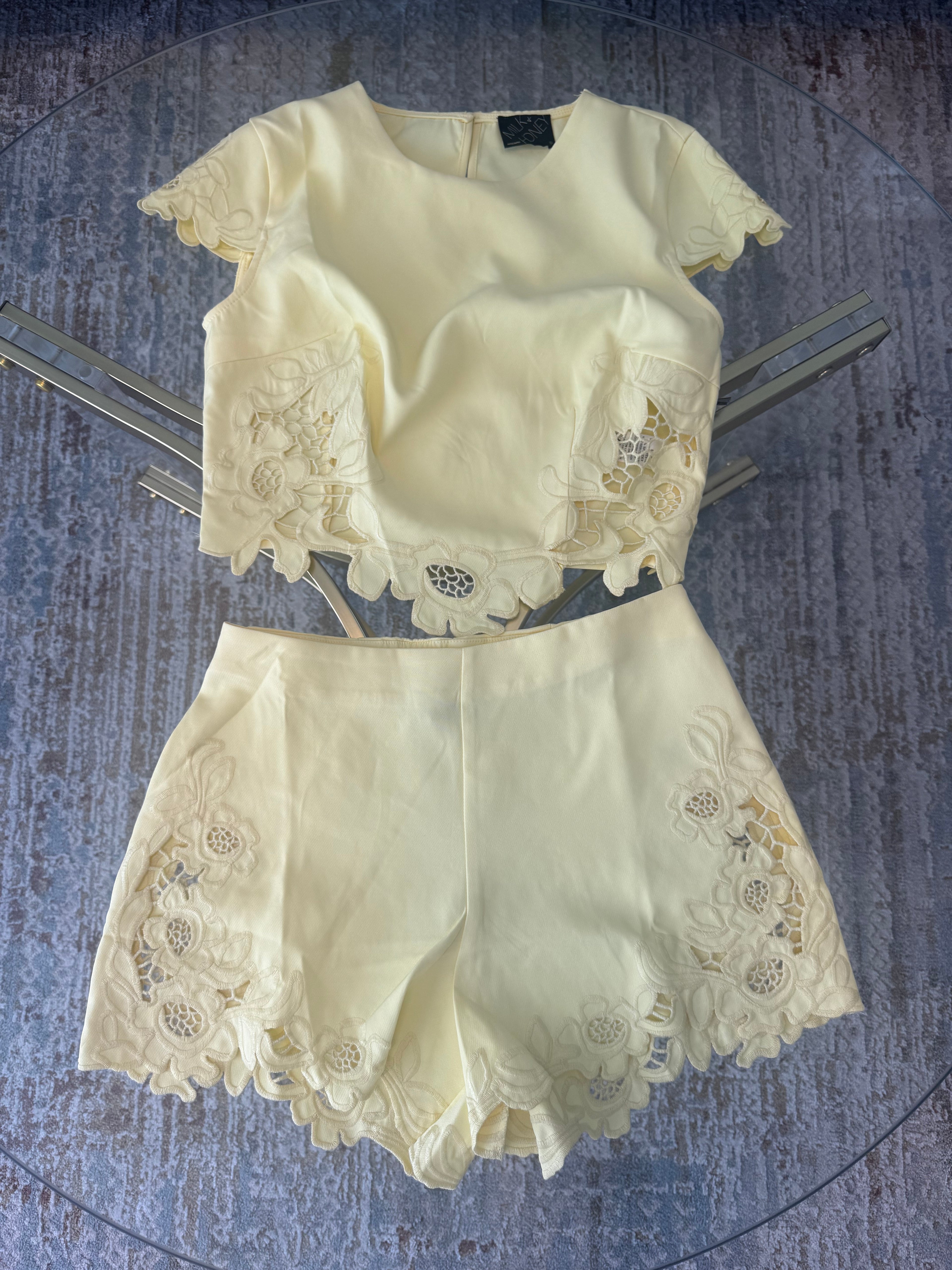 Butter yellow set